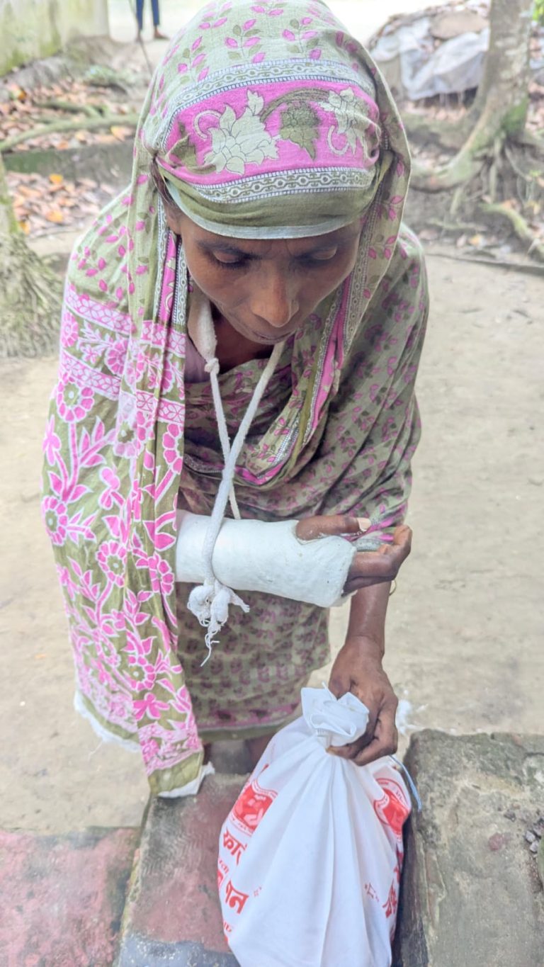 ইফতার সামগ্রী বিতরণ ২০২৫